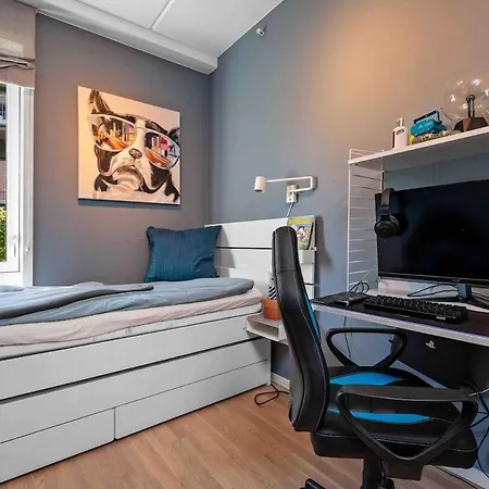 Apartment With Big Terrace And Private Garden! בית נופש Bjerkholmen