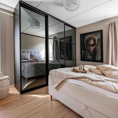Apartment With Big Terrace And Private Garden! בית נופש