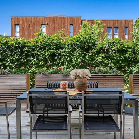 Apartment With Big Terrace And Private Garden! בית נופש *