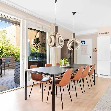 Apartment With Big Terrace And Private Garden! Bjerkholmen