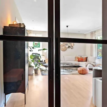 בית נופש Apartment With Big Terrace And Private Garden!